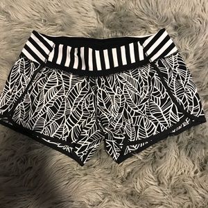 Lululemon black + white shorts